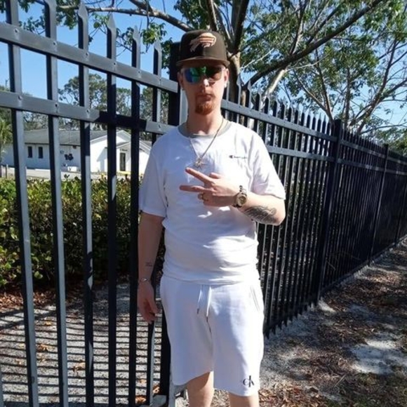 Meet your Posher, Carlton - Picture 1 of 1